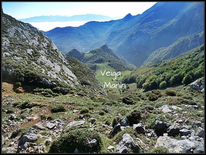 Primer gran ascenso sobre terreno rocoso en continuo zig-zag