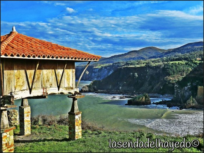 Hórrreo en Cadavedo ( Asturias )