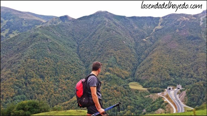 Con vistas a divisoria asturleonesa sobre el túnel del Negrón