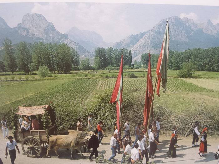 Valle de Riaño. Fiesta de las comarcas leonesas. (Libro Riaño Vive)