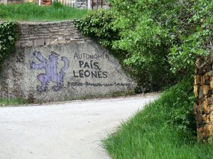 Curiosa manifestación aritística en el pueblo de Manzanal del Puerto, tradicional "frontera" del Bierzo con "el resto de León".