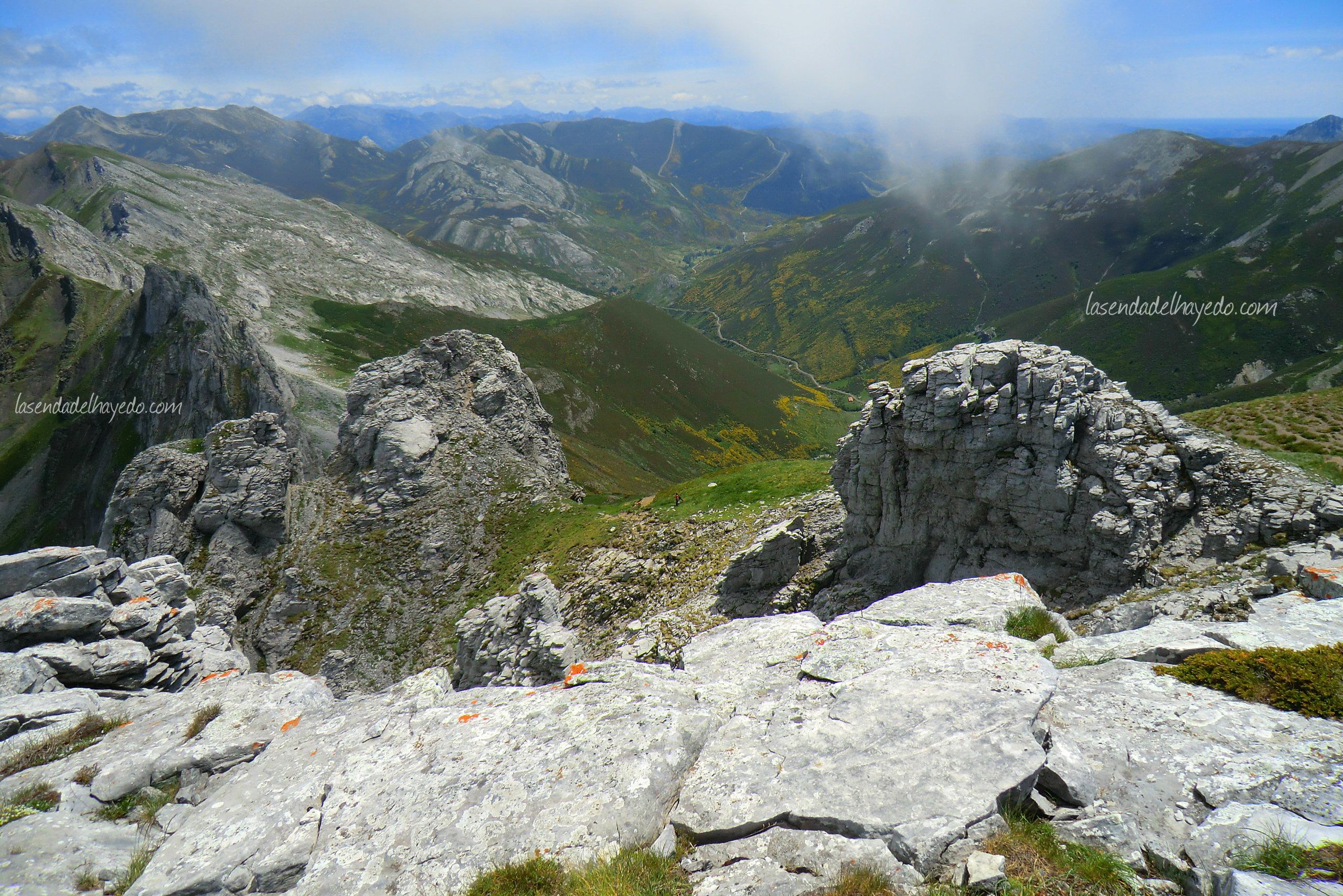 Panorámica de la montaña del alto Curueño desde el Picu Faru